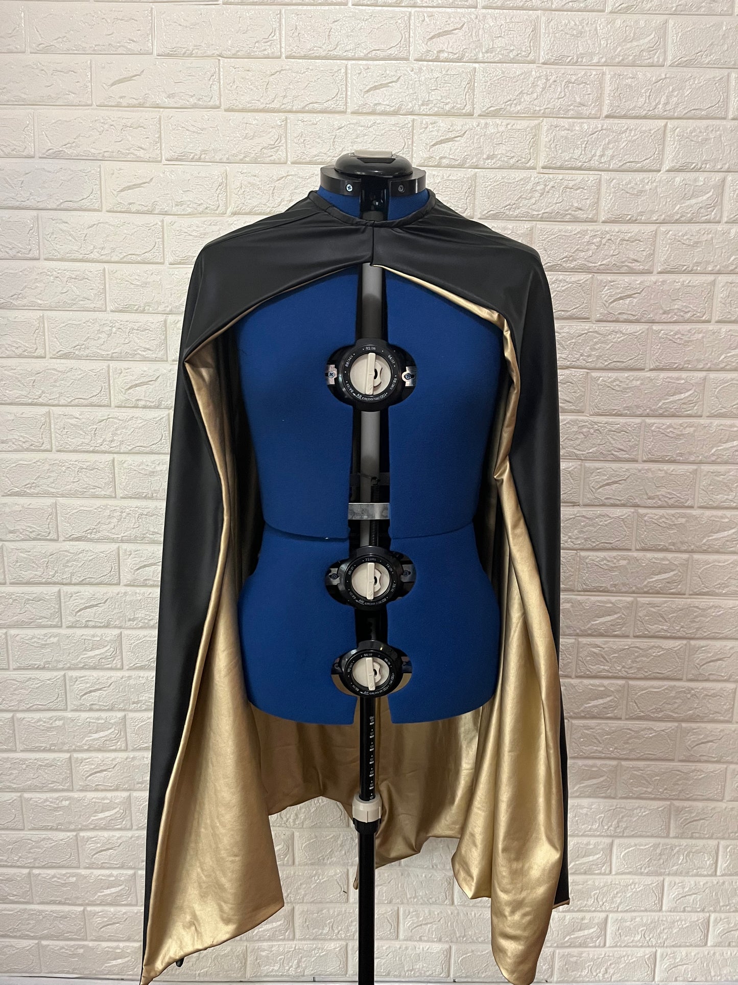 Standard Crusader Gal Cape